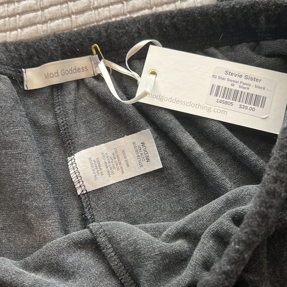 Mod Goddess Sweatsuit - Picture 4 of 6